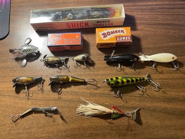 Photo 11 Piece Vintage Fishing Lure Group $140