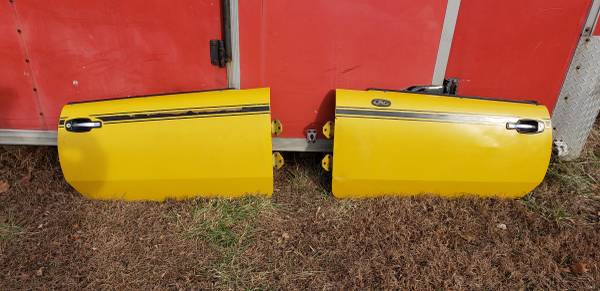 Photo 1971-1980 TRIUMPH SPITFIRE 1500 Matching Solid OEM Doors
