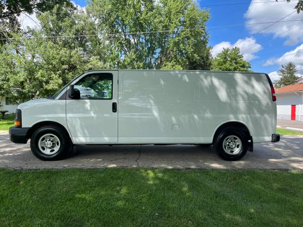 Photo 2016 CHEVY EXPRESS 3500 EXTENDED VAN $21,000