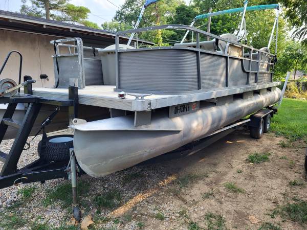 Photo 20 pontoon boat 115hp $5,000