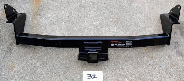 Photo CURT 13176 Class III Trailer Hitch fits Chevrolet ColoradoGMC Canyon - NEW $150