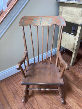Photo Childs Vintage Oak Hill Rocking Chair $75