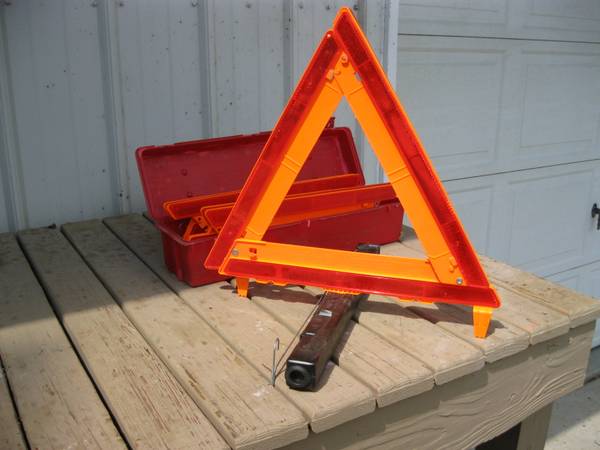 Photo Early Warning Road Safety Triangle Kit $15