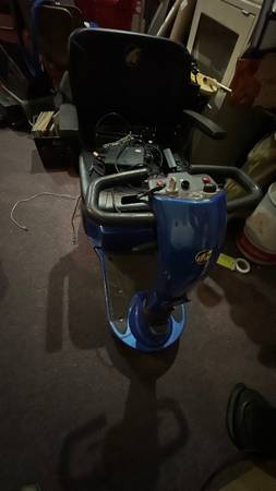 Photo Electric Three Wheel Scooter Golden Companion Works $350