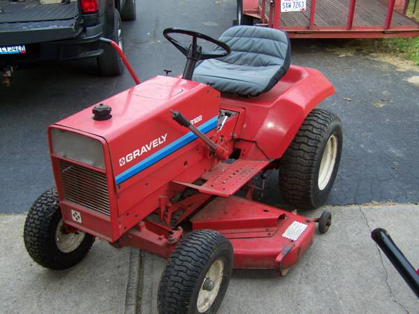 Photo Gravely 8122 Four Wheel Tractor $1,500