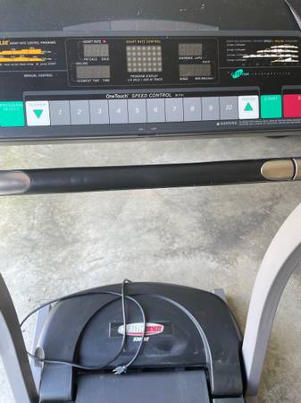Photo Healthrider S300SE treadmill folding $25