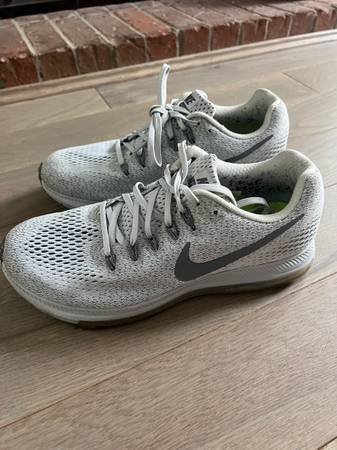 Photo Nike Zoom All Out Shoes in good shape, Womens 9 $18