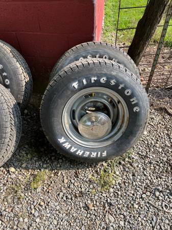Photo Old Chevy 6 hole big center tires rims $60