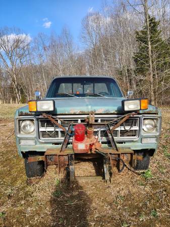 Photo Parting out a 1978 GMC K15 truck $1