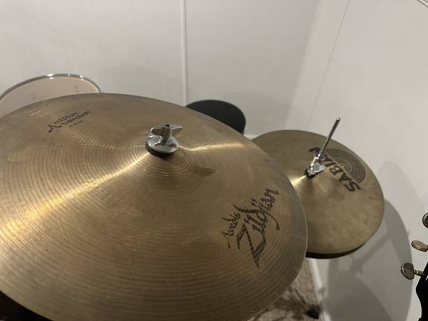 Photo Pearl drum set $300