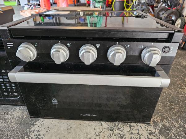 Photo RV Gas Range Oven with 3-Burner Cooktop $225