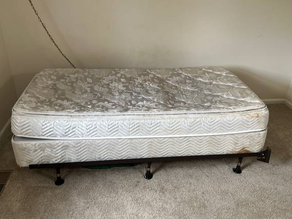 Photo Twin size waterbed $40