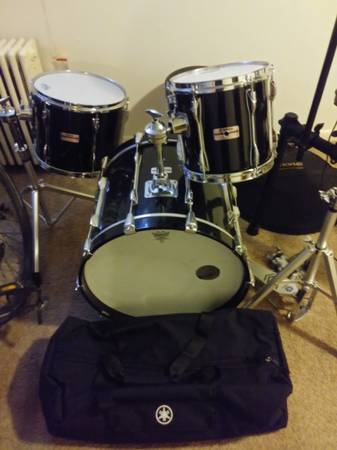 Photo Yamaha Recording Custom Drum Kit $1,800