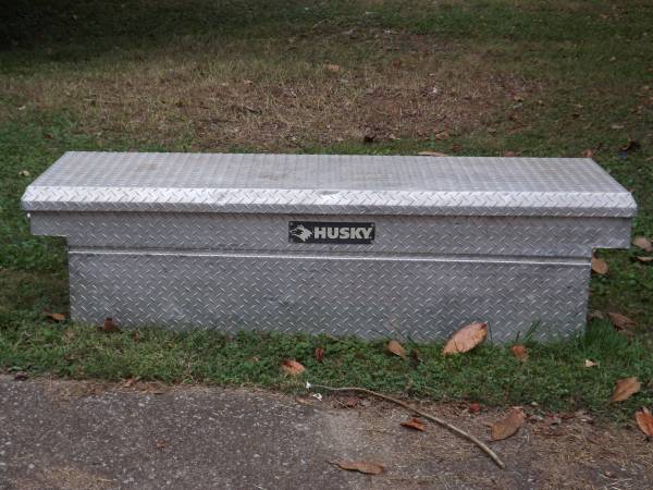 HUSKY CROSSBED DIAMOND TREAD TRUCK TOOLBOX $150 | Auto Parts Sale ...