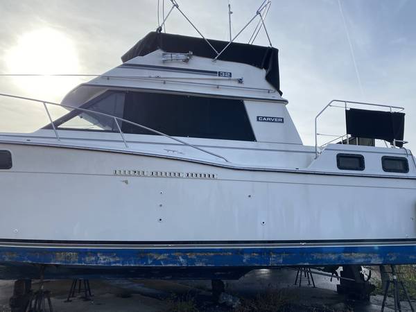 Photo 1988 Carver 3207 AFT Cabin 3 Berth2 Bath, Shower Very Good Condition $12,900