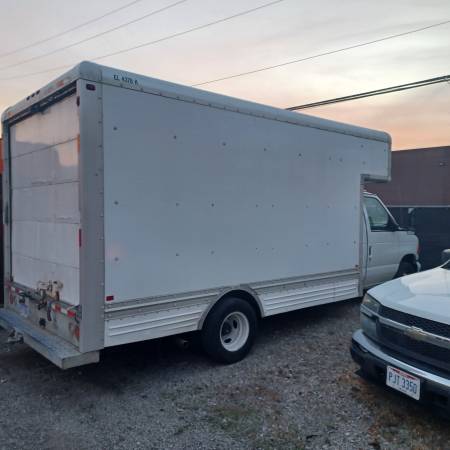 Photo 2008 FORD E350 17 foot box truck new everything - $16,000 (willoughby)