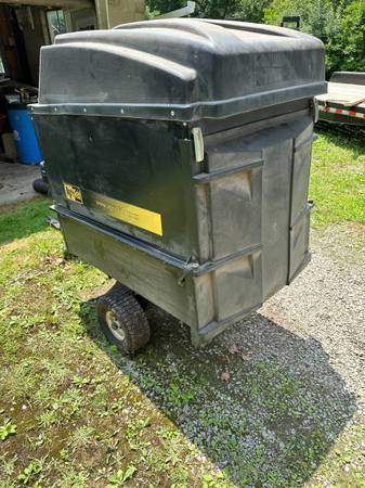 Photo AgriFab Hard Top 32 cu ft Lawn Vacuum-Tow Behind $700