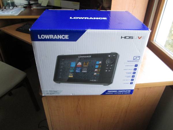 Photo Brand New Lowrance HDS Live 9 Fish Finder $1,299