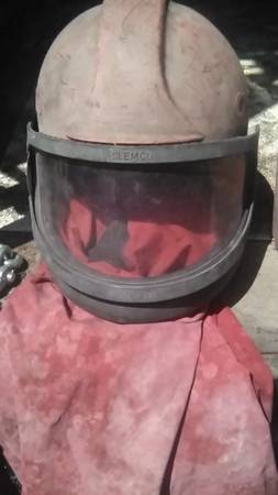 Photo CLEMCO AIR SUPPLY SANDBLAST HOOD WITH WHIP AND 2 SECTIONS OF 2.5 HOSE $450
