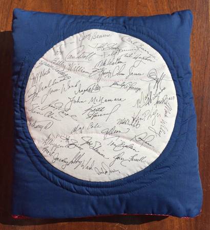 Photo Cleveland Indians 1990 Team Autographed Quilted Pillow $85