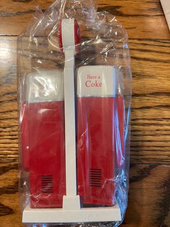 Photo Coca-Cola Vendo 44 Salt and Pepper Shaker Set $15