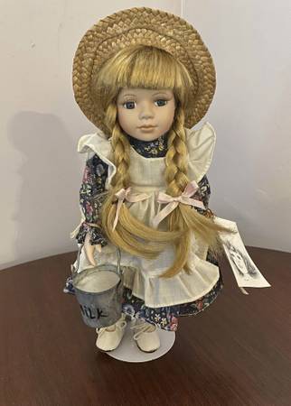 Photo Crowne porcelain doll (milk girl)