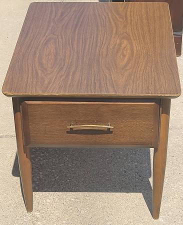 Photo Mid Century Formica Top End Table $65