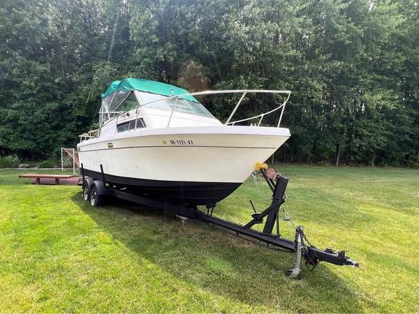 Slickcraft Boat $15,995