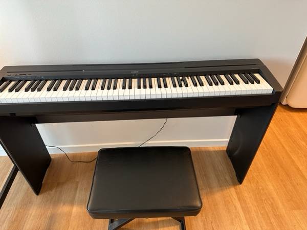 Photo YAMAHA Digital Piano P-71 (including stand) - $350 (Avon) $350