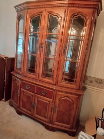 sux pictures of din room hutch $350