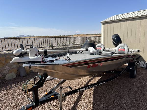 2010 tracker boat $9,500
