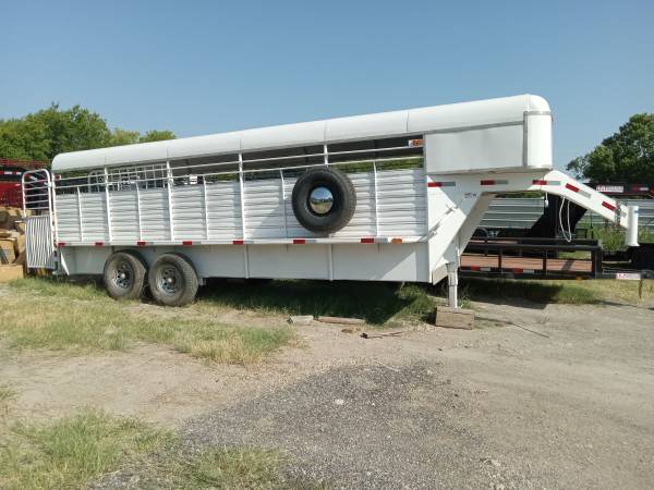 Photo 20 ft stock trailer $8,000