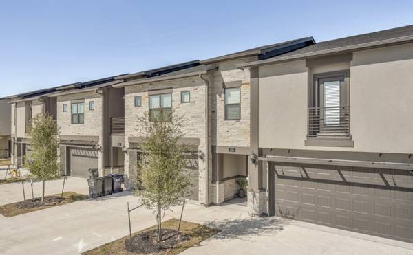 Photo College Station - Aug 1st move in - 3 Bed, 3.5 Bath Townhome Available $2,400