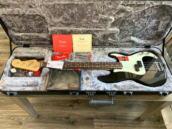 Photo Fender American Professional Series Bass Guitar, As New $1,425