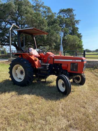 Photo Zetor 3320 Tractor $7,500