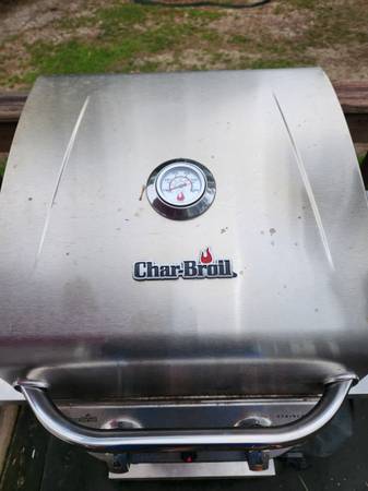 Photo Char Broil Gas Grill $125