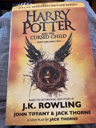 Photo Harry Potter And The Cursed Child Book Special Rehearsal Edition Scrip $25