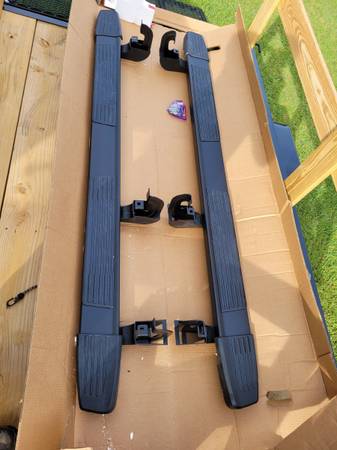 Photo New GM factory step bars (black) $350