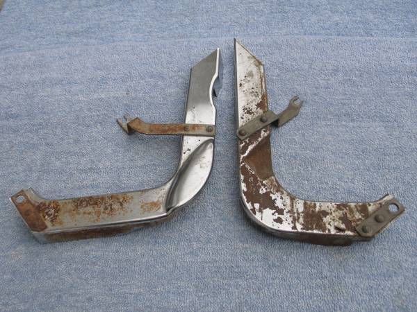 Photo 1963-1969 CORVETTE LOWER U SPARK PLUG WIRE HEAT SHIELDS $15