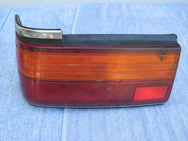 Photo 1985-1986 TOYOTA CAMRY LH DRIVER SIDE TAIL LIGHT SEDAN 85 86 $35