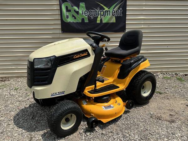 Photo 42 Cub Cadet LTX1042 Riding Lawn Tractor W Kohler Only 209 Hours $1,100