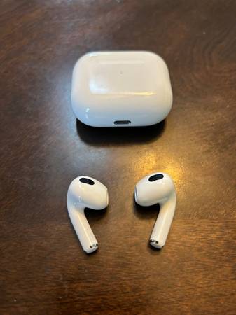 Photo Apple Air Pods (3rd generation) with charging case $100