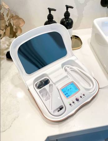Photo Brand new originally 199.99 Trophy Skin MicrodermMD - At HomeMicrodermabrasion $65