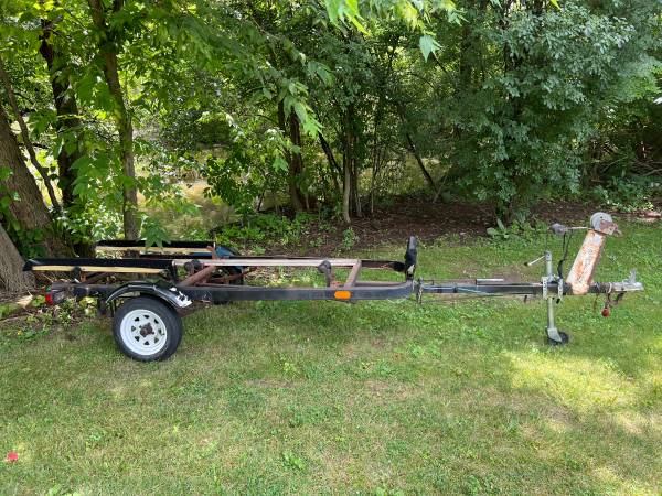 Photo Gator boat trailer (holds about 14 boat) $650