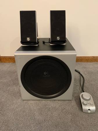 Photo Logitech Z-2300 THX-Certified 2.1 Speaker System with Subwoofer $80