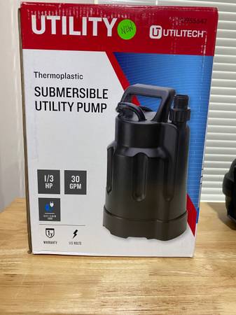 NEW Utilitech 13-HP 115-Volt Thermoplastic Submersible Utility Pump $40