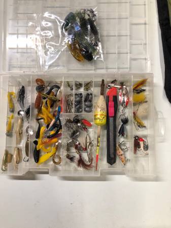 Photo Pan fishing Tackle box w scale and measurer $20