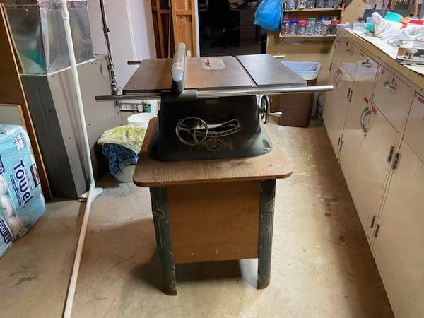 Photo Rockwell 8 inch Table Saw $350