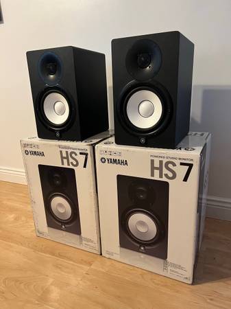 Photo Yamaha HS7 Studio Monitor Speakers $490