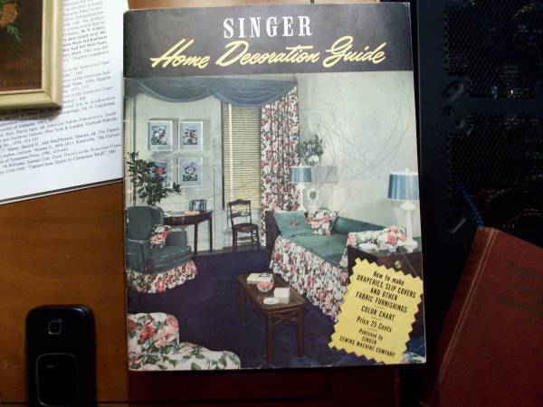 Photo vintage Singer and other sewing books